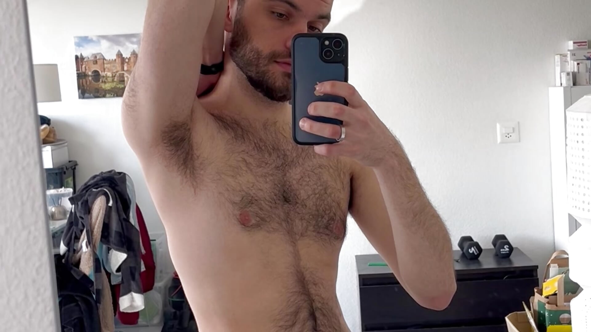 Otter in the mirror