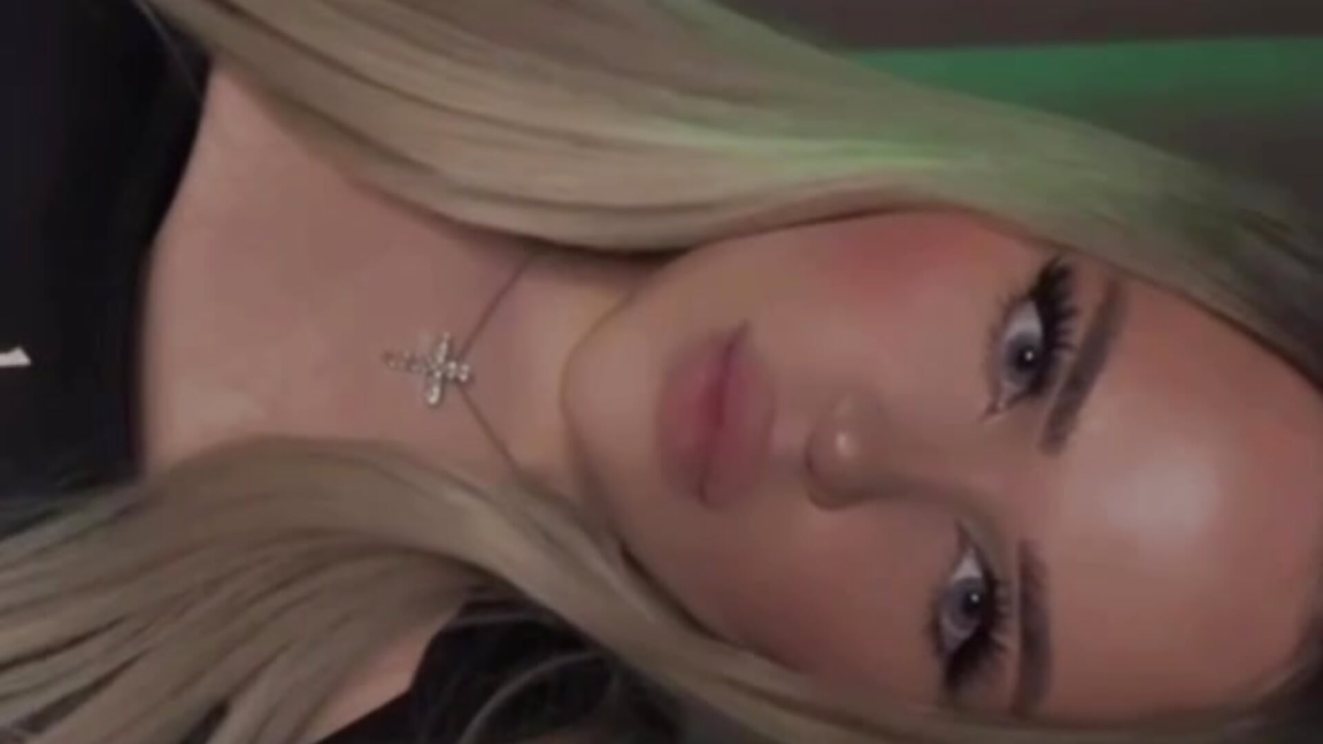 its me - فيديو من andracura موديل الكام