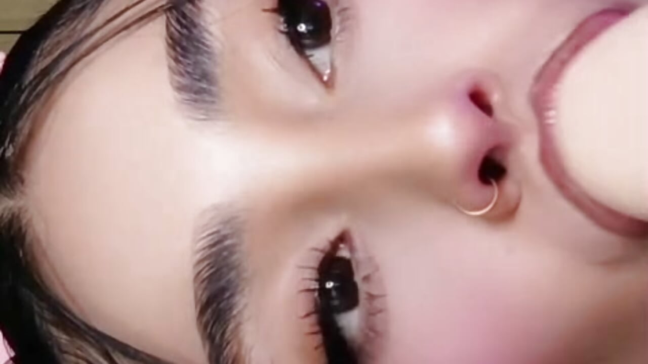 You deserve some kisses on the tip 💋🥵 - video by SaritaBratz cam model