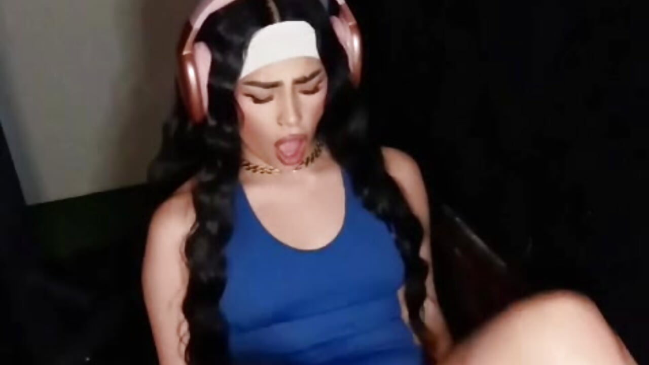 Feeling the burn 🔥 - video của người mẫu cam SaritaBratz