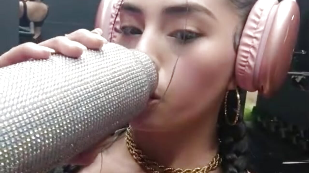 I'm very hot💦💦 - video by SaritaBratz cam model