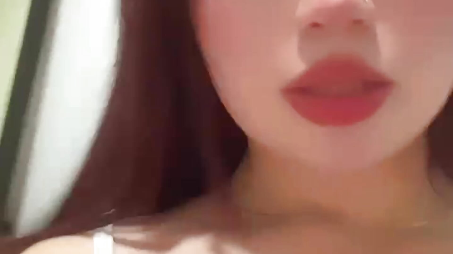 Kiss - vidéo du modèle de showcams MiiaSuki