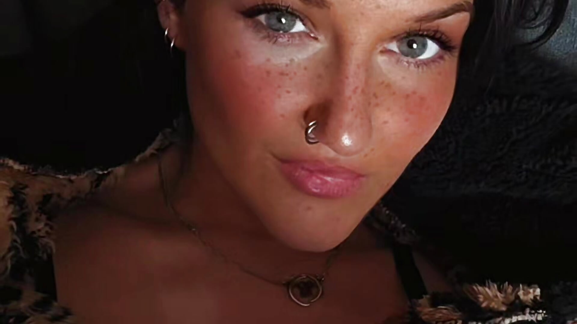 😼😽 - video by Pleasing-Chloe49 cam model