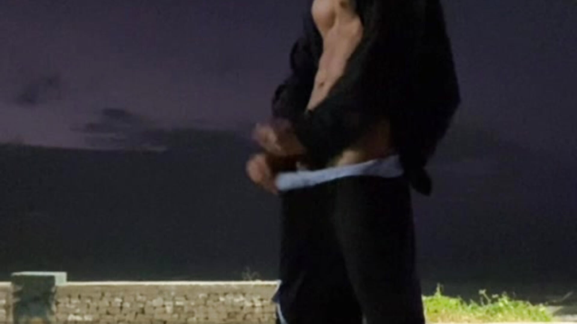 Caught Jerking Off on the Waterfront — Had to Hide in the Bushes to Cum - vídeo de la modelo de cam Dasul_