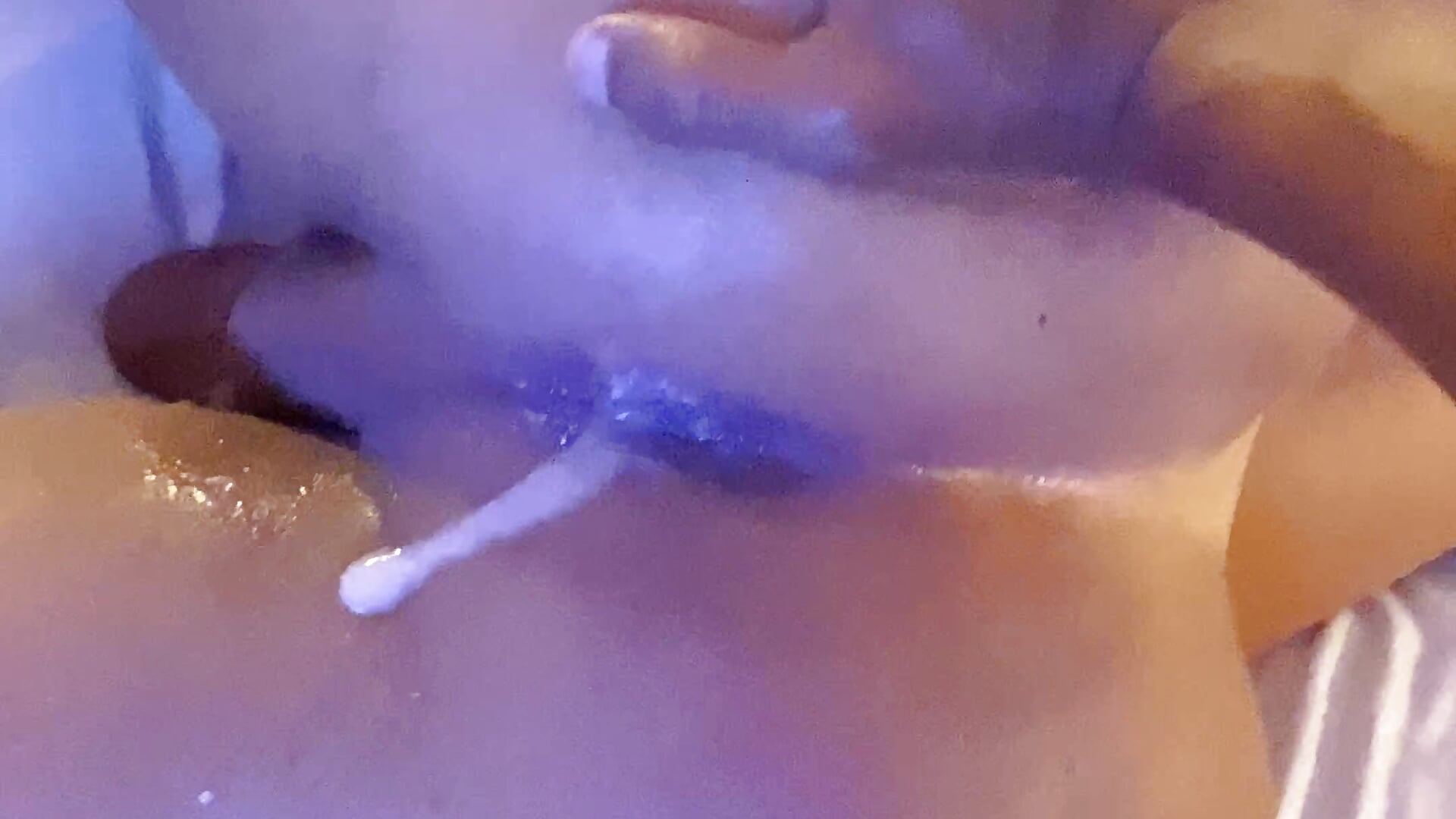 Pulsing dick + gaping hole dripping milk! - vídeo de la modelo de cam Dasul_