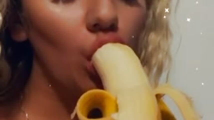 I eat a banana the best banana - video by Jennifer24___ cam model
