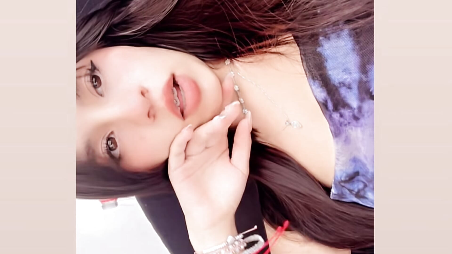 Yo - vídeo de Vivi_luv modelo de câmara