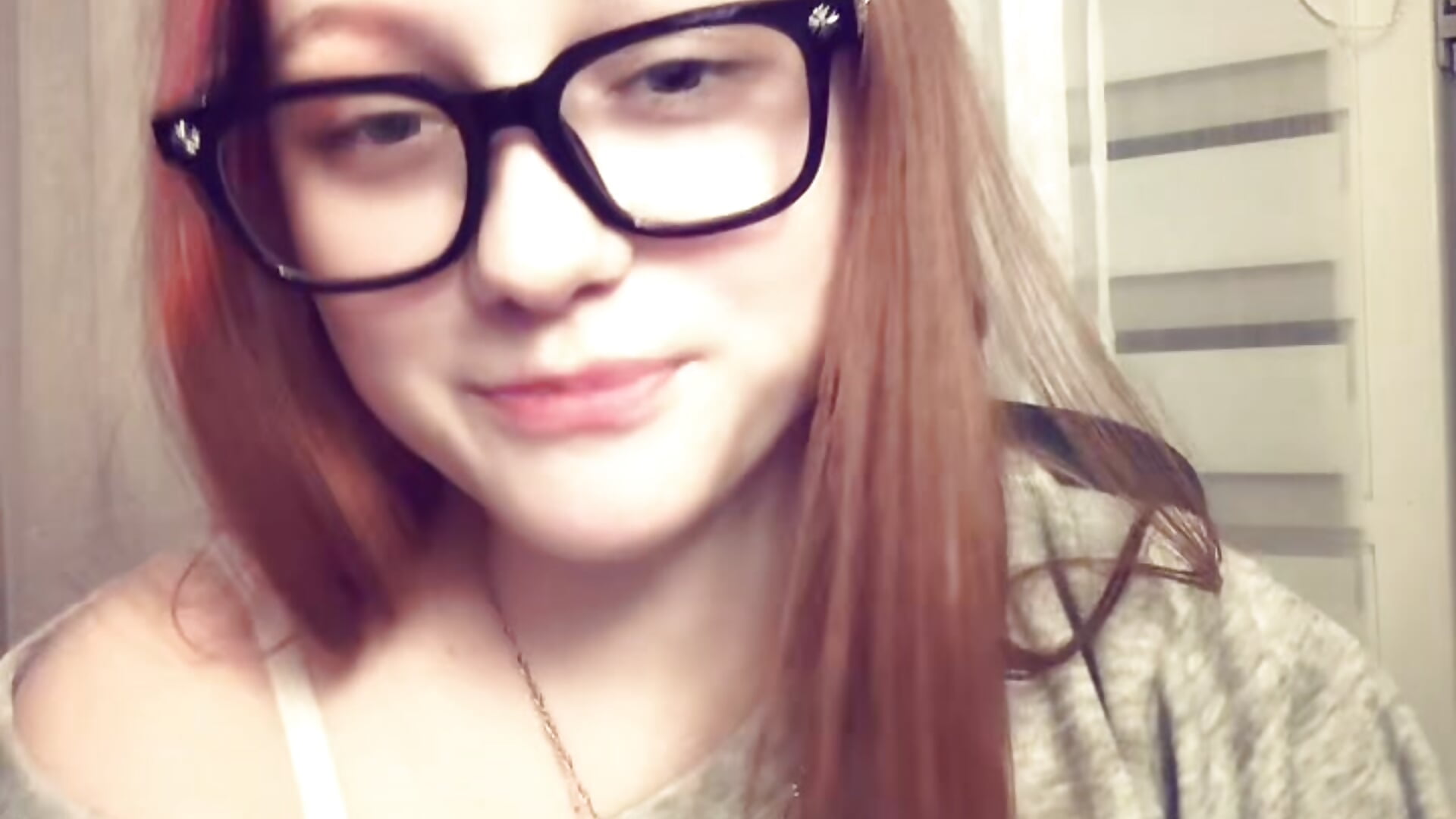 Smart Babygirl 🤓 - Bonechka adlı kamera modelinin videosu