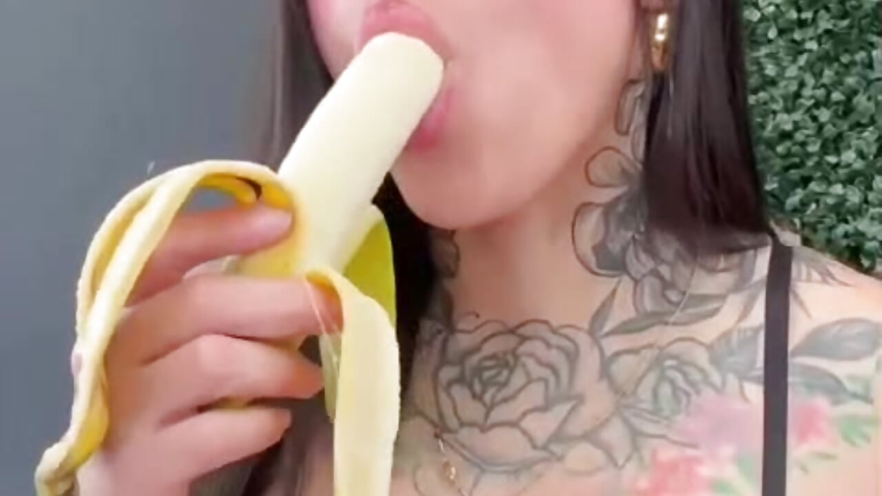 Sexy banana blowjob