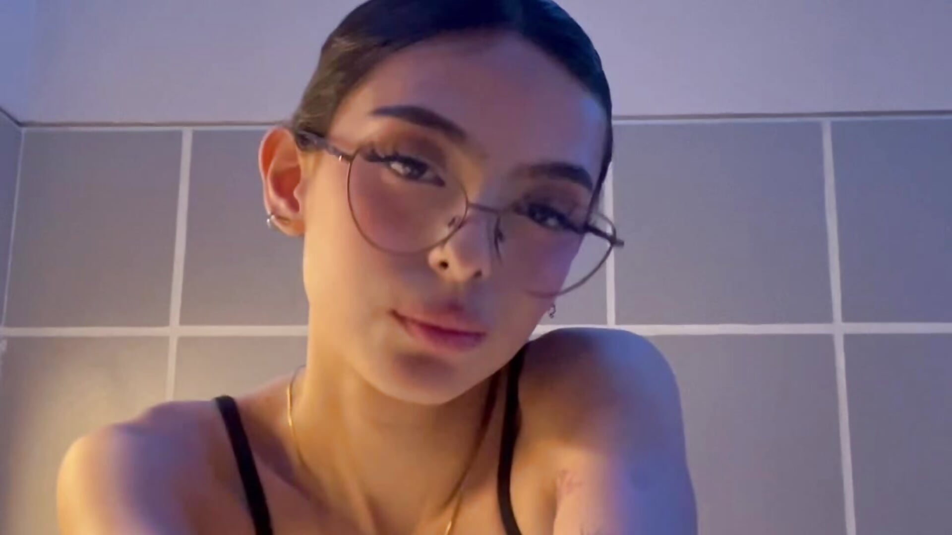 A night in the jacuzzi? 🙊🫧 - відео від вебкаммоделі ZaraLuuv