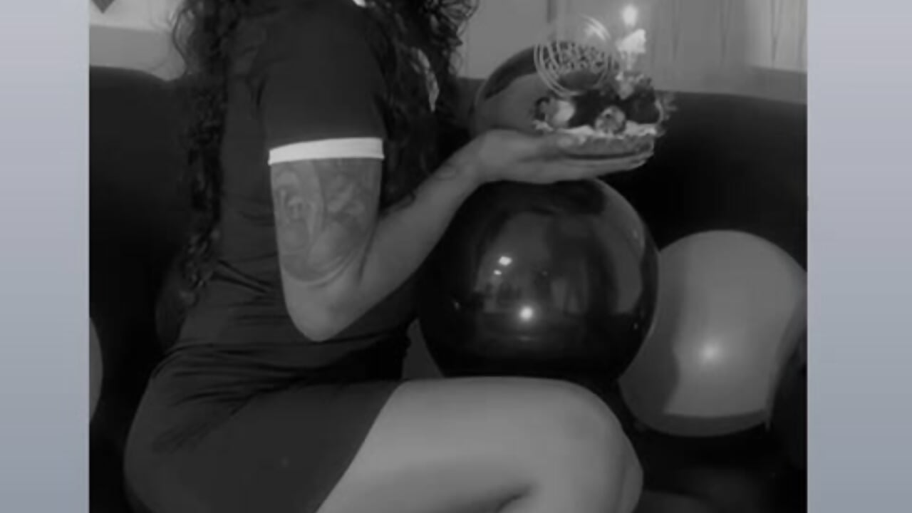 I hope your desire when blowing the candles includes a long, intense night ... and with me - vídeo de Devil_AliceXo modelo de câmara