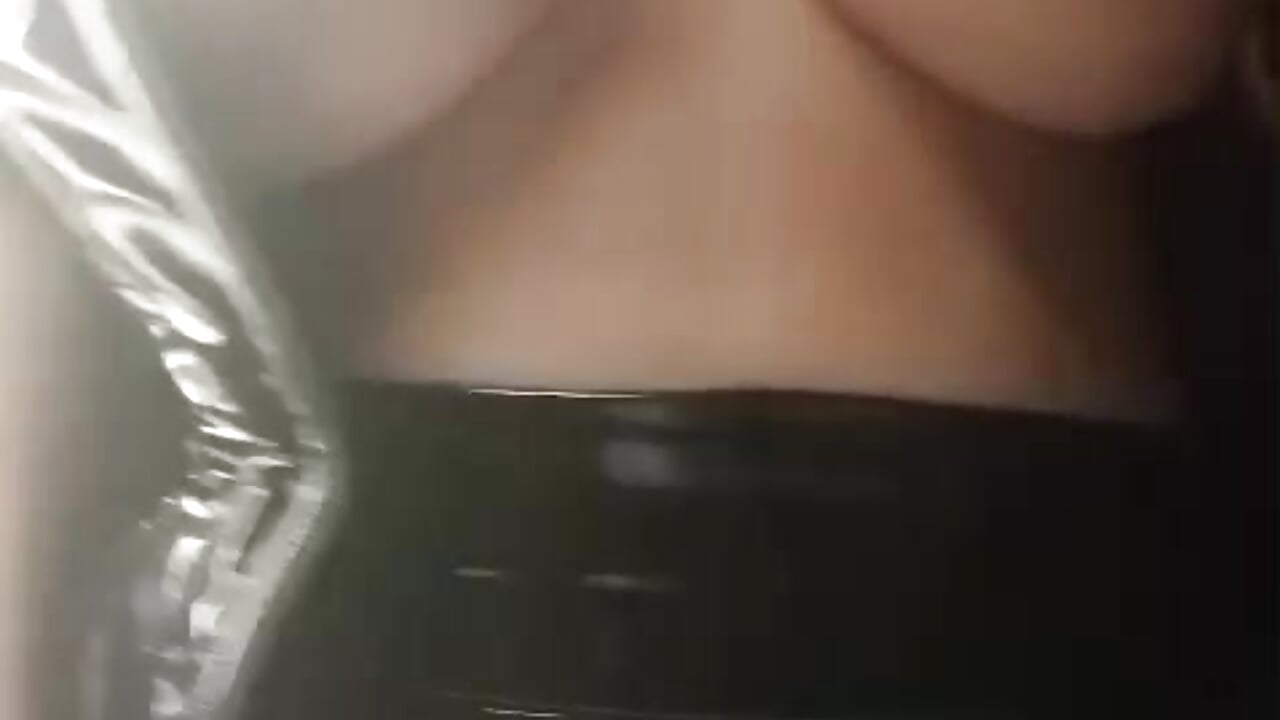 Hot Strip in Lack - video oleh model kamera Blackpearlx666