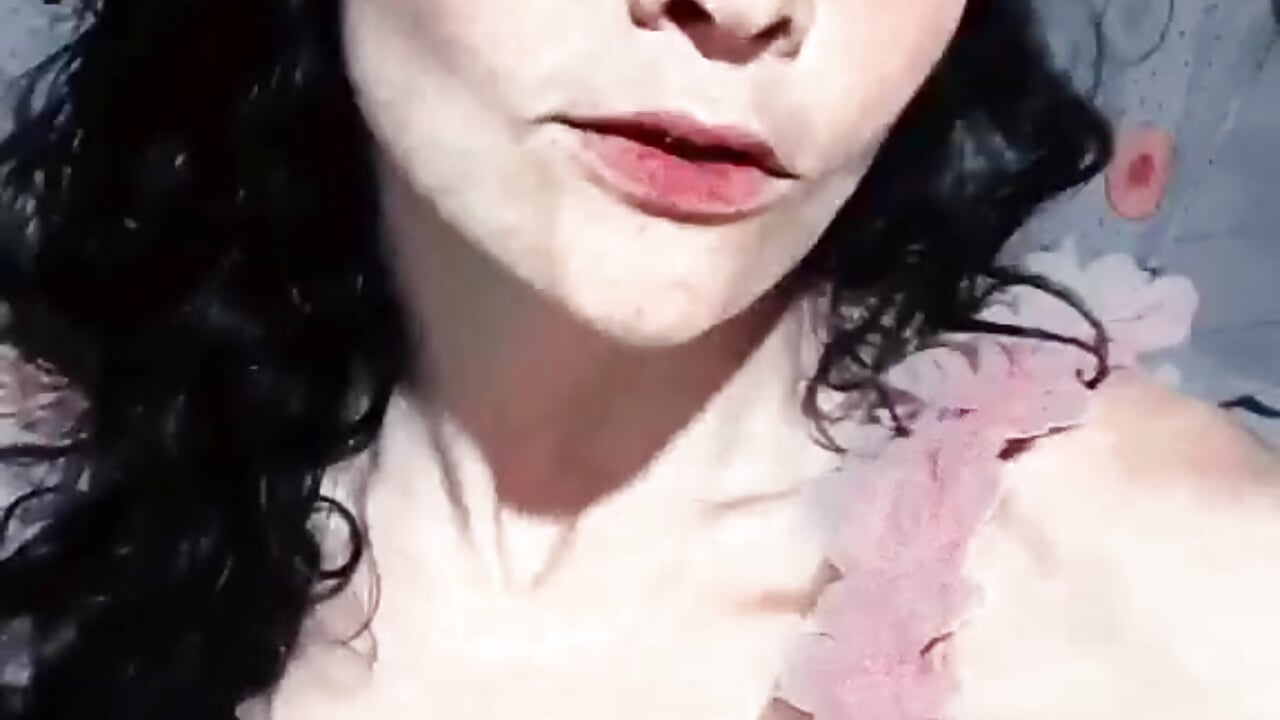 🍓🍓🍓😈😈♥️😍🤗🔥🔥🔥🔥😋Here's your strawberry, baby. - sarayulith 캠 모델의 동영상