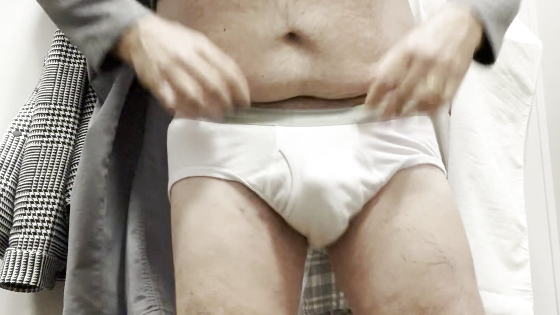 Store dressing room strip 3
