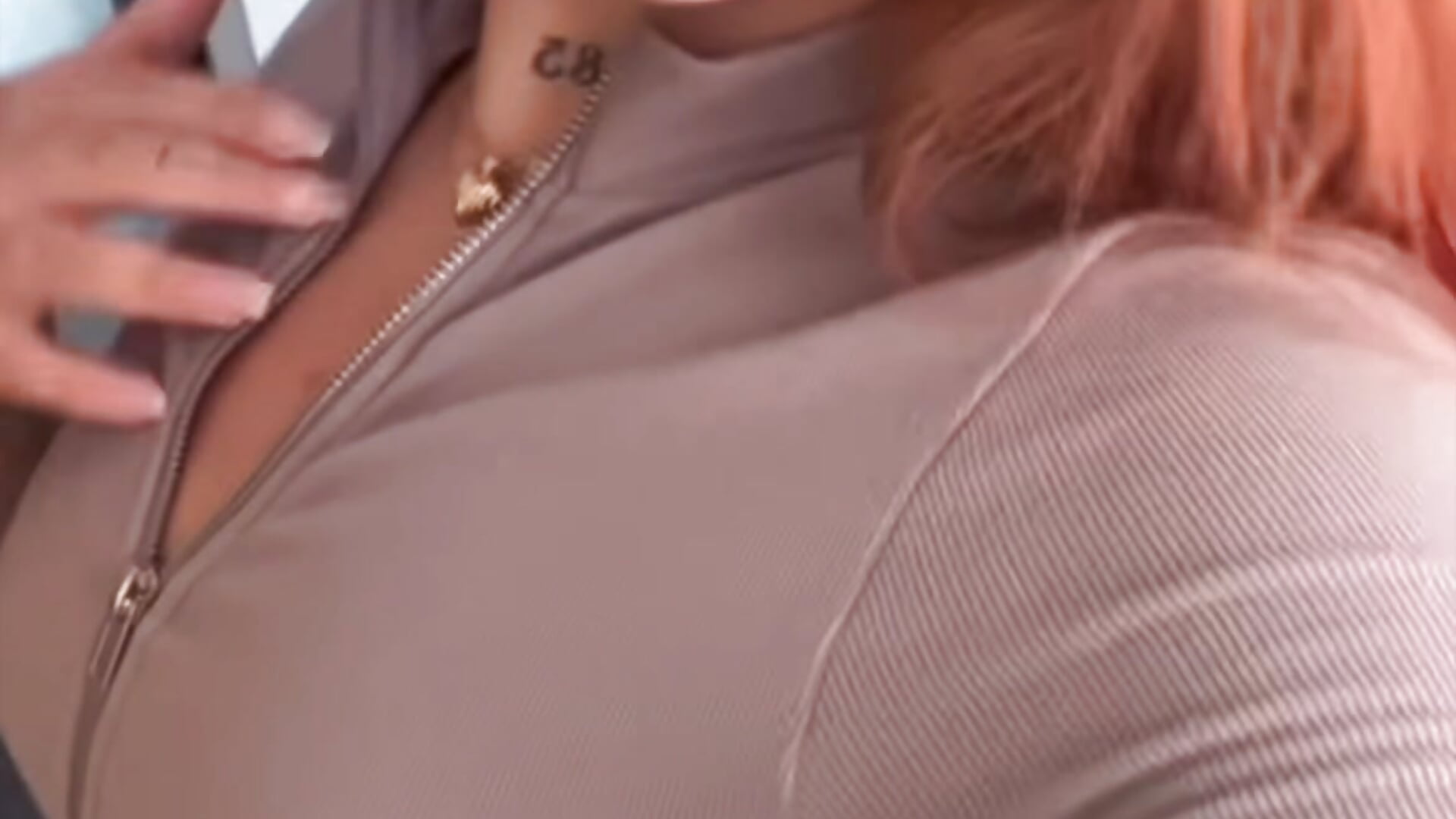 My lips look juicy 🤪 - Video von Karina_Leon Cam-Model