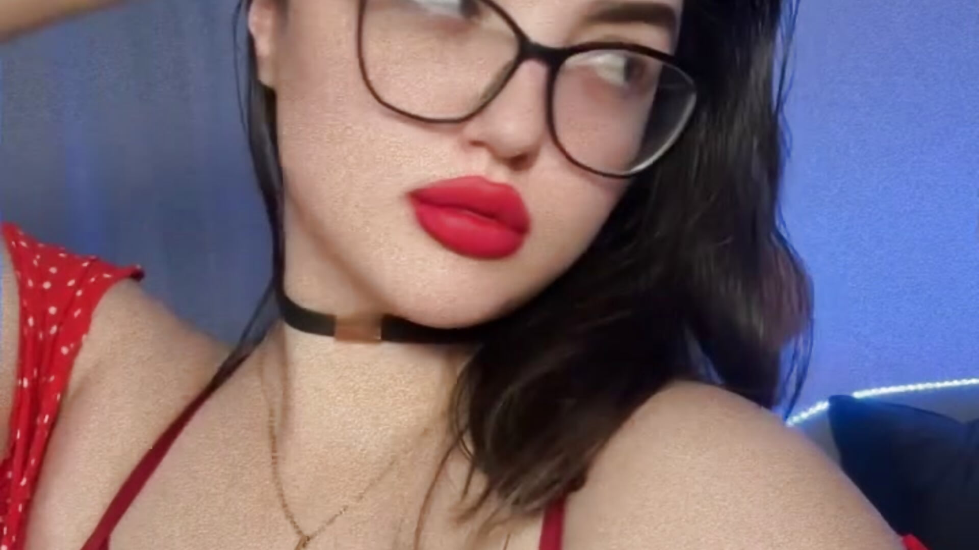 Rich red ❤️💋🌹🔴 - video by MiraLuccian cam model