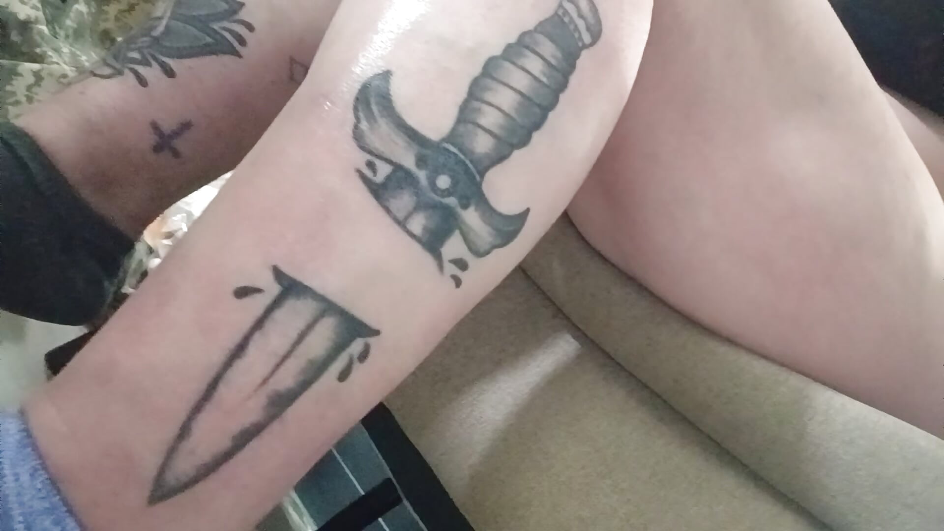 TattoosForThatInksOnMyBoddy – видео вебкам-модели KITTYBOOBOOFUXX