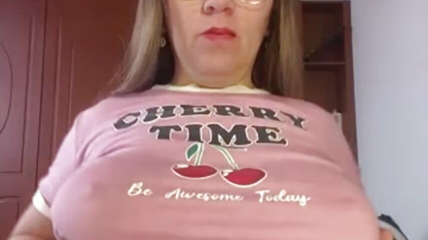 bouncing my big tits 💋🎁