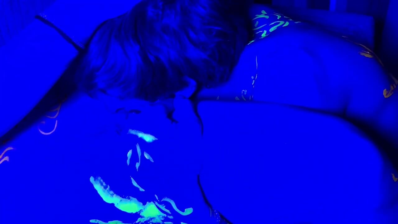 Neon Pussylicking
