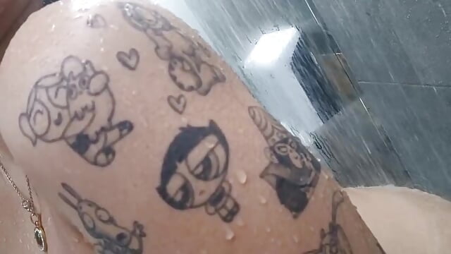 Water relaxes me. - video av riri_candy cam-modell