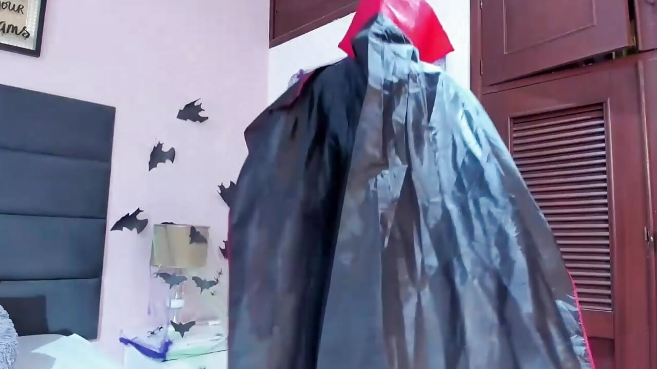 hallowen 🦇🧹🎃👠🪄 - video by SophiaQueens cam model