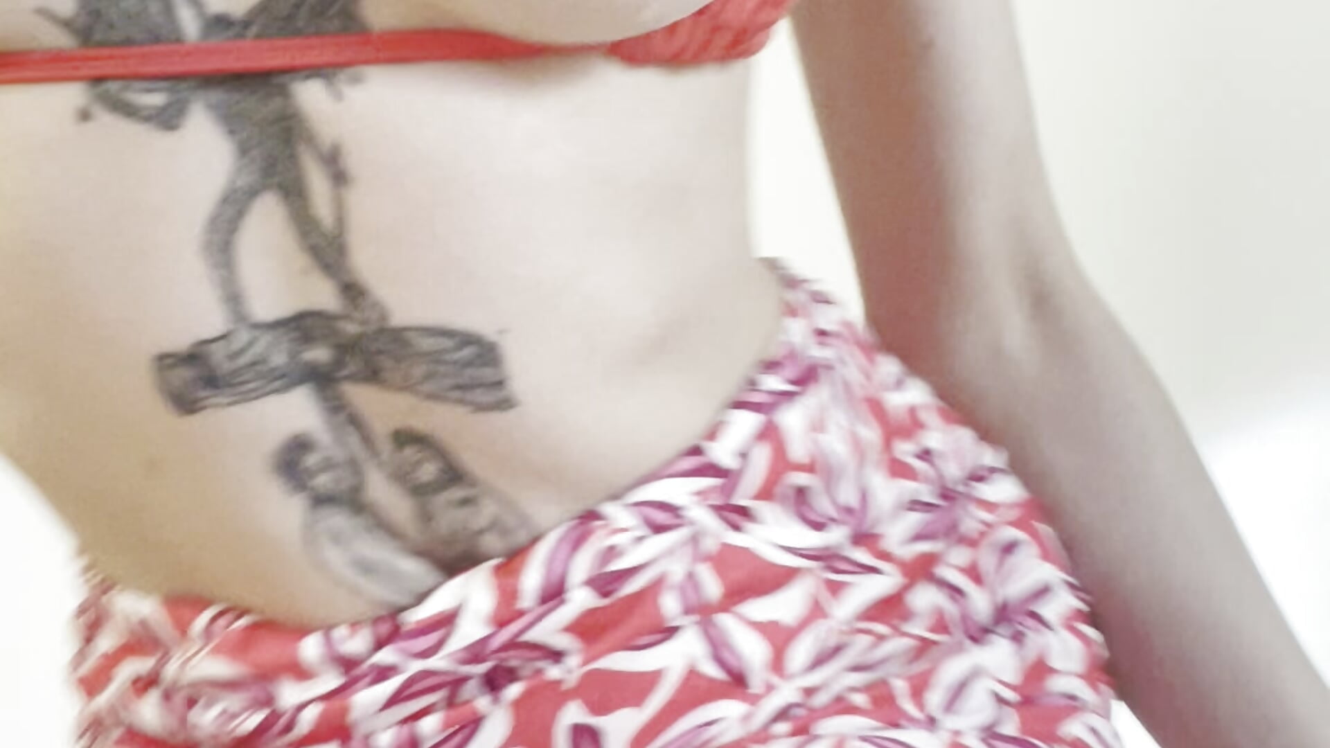 Gioco con tanta saliva sul mio seno <3
