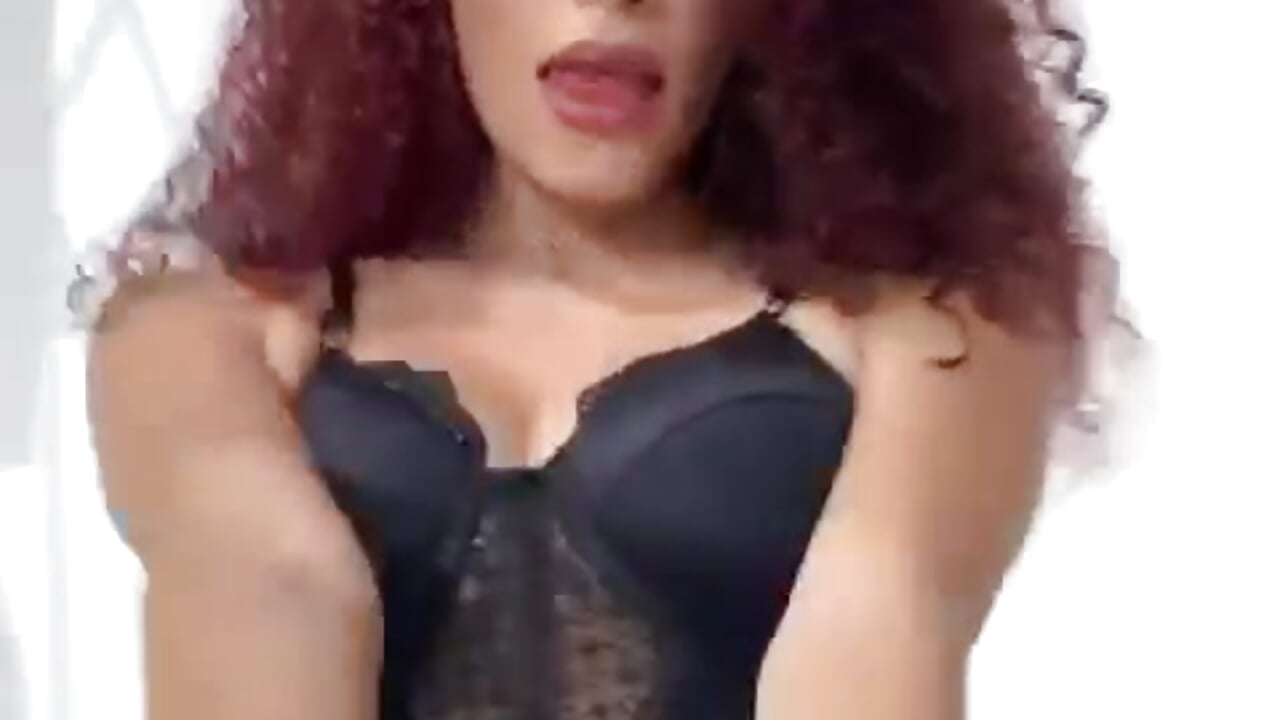 A little dance here 💖 - video by Samantha-Harpper cam model