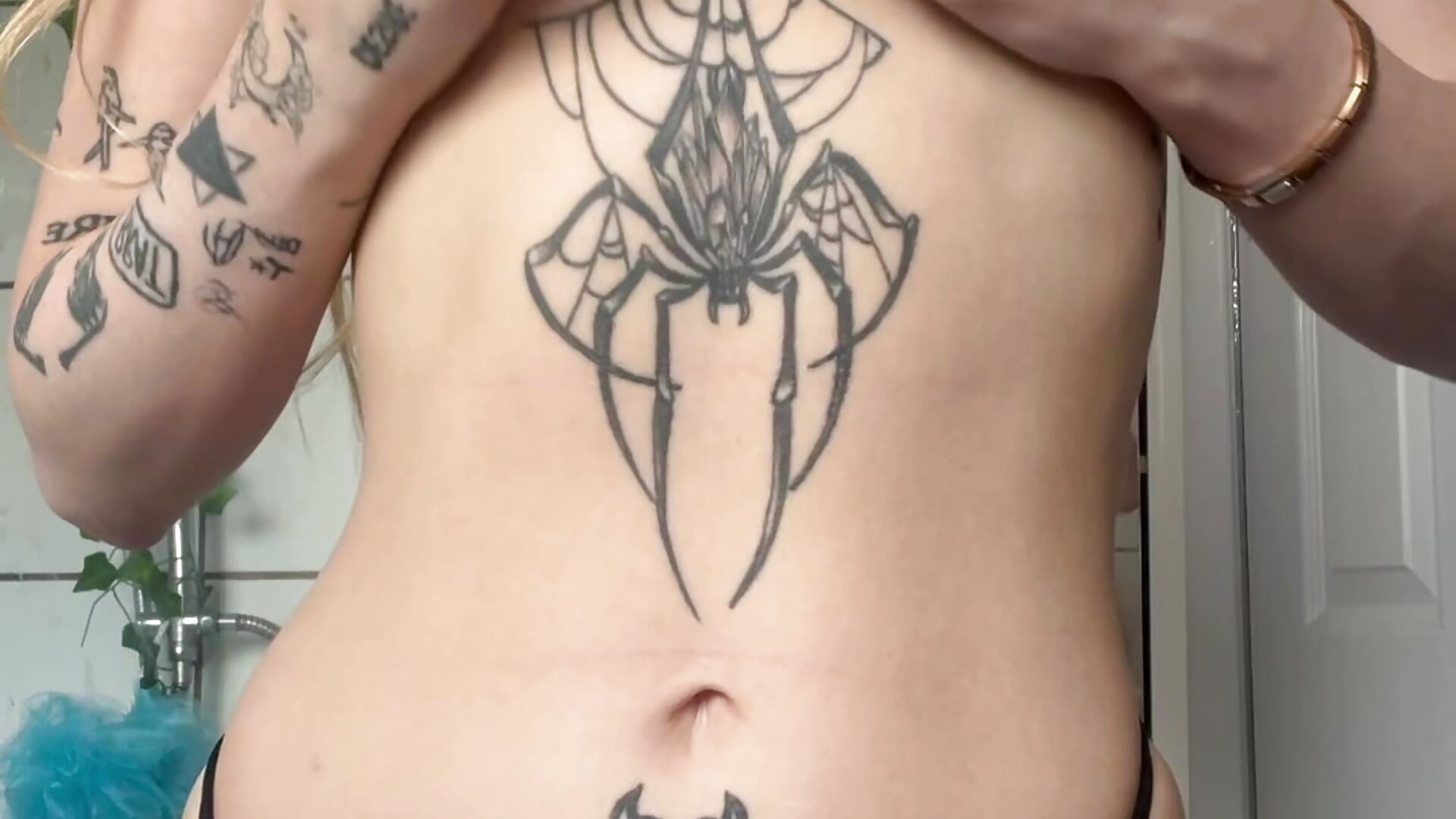 Striptease & pussy play