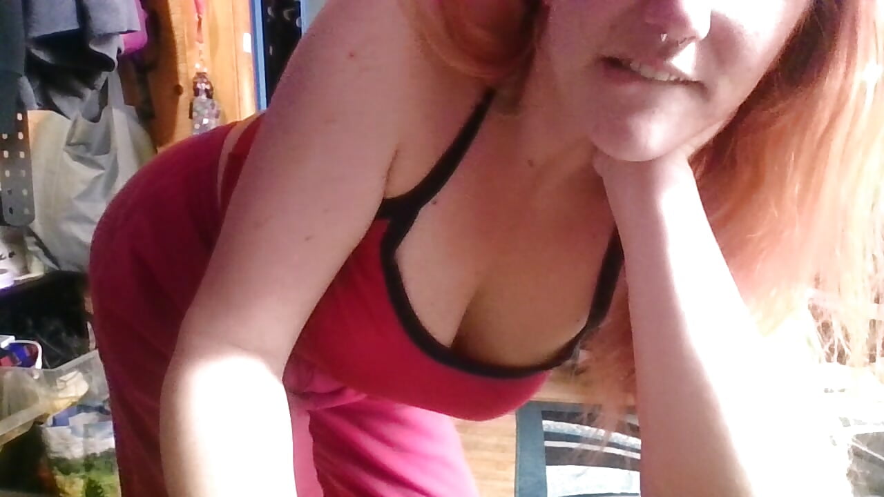 Kisses - video by spoiledsiren420 cam model