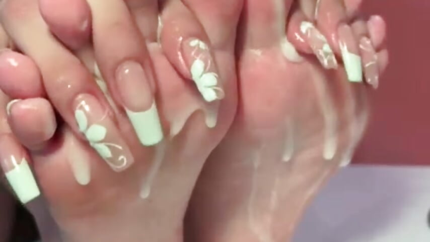 massage on my feet with your cum😏🔥 - video by kanna_02 cam model