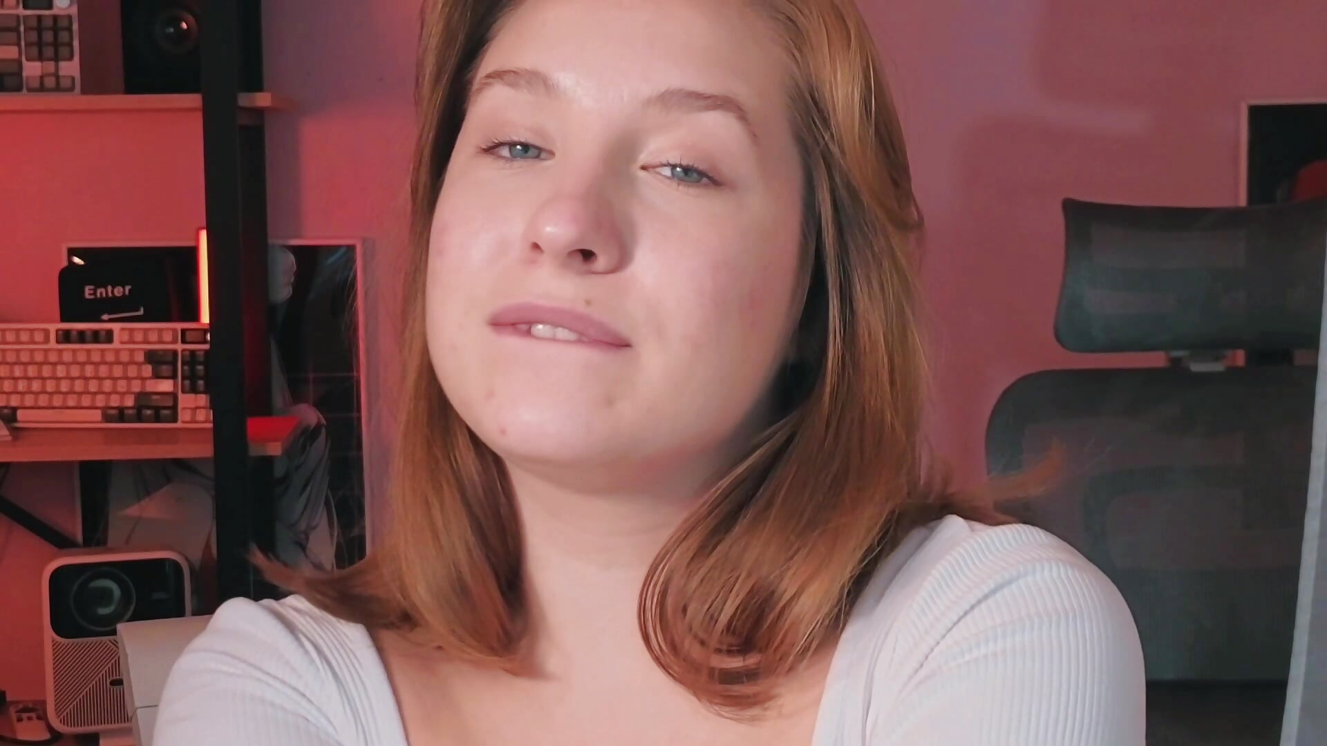 Iflirt with u (a little hehe) - video av saint_trisha cam model