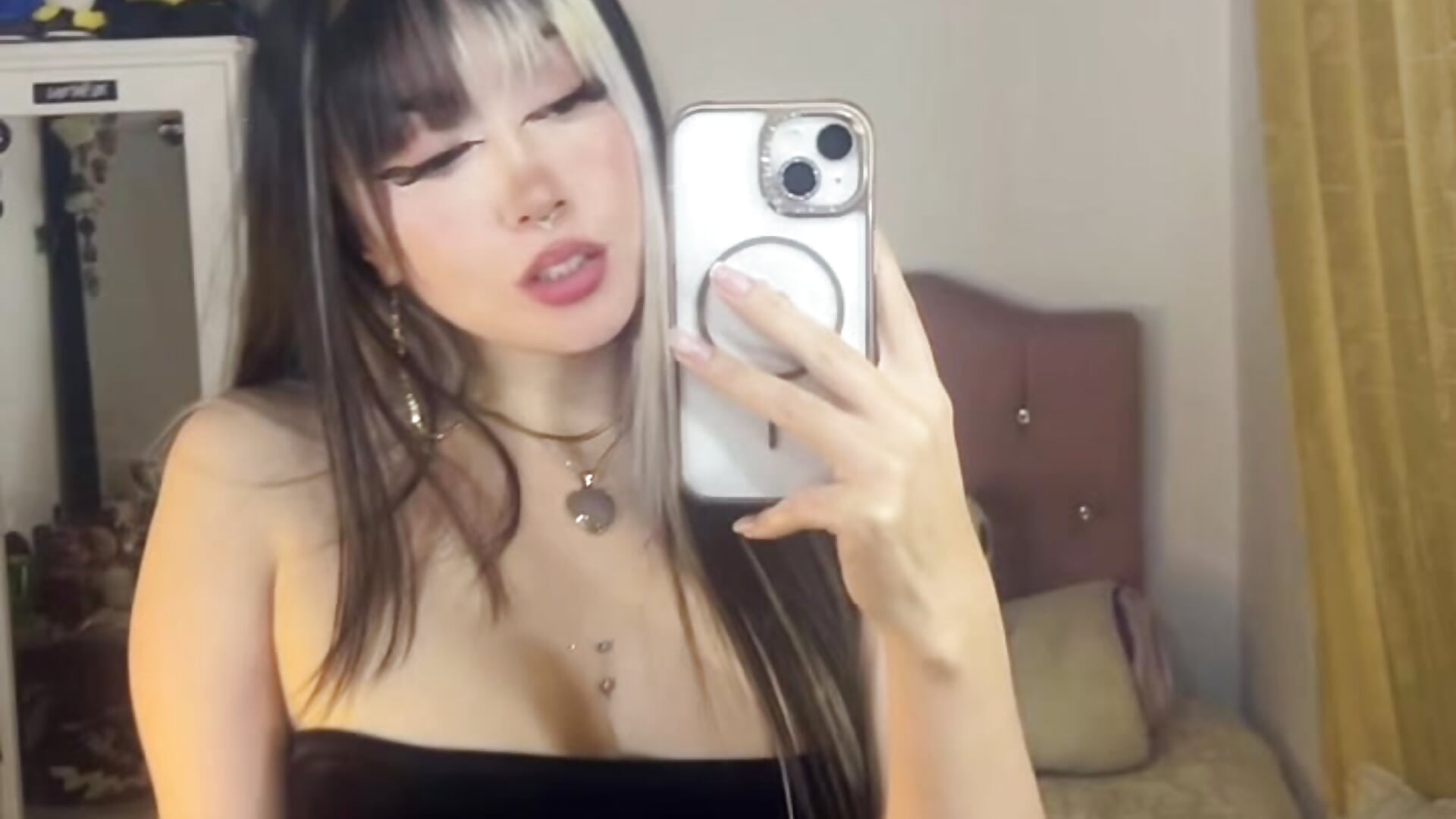 😅 - video by VictoriaGerard_Pink cam model