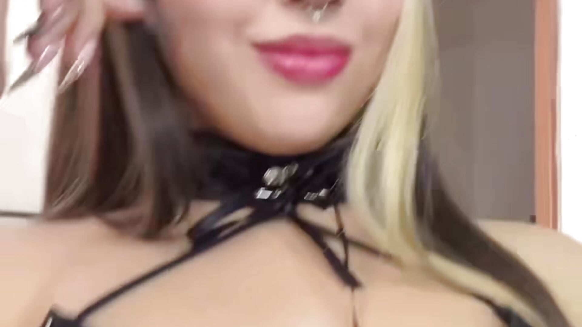 Qué sensación  te causó? 😅 - video by VictoriaGerard_Pink cam model