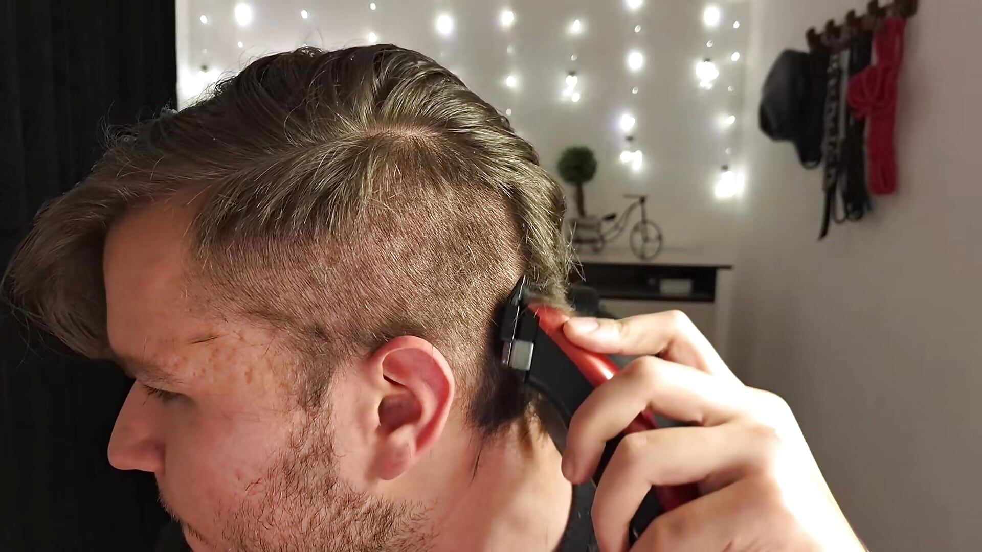 Trimming the sides of my haircut part 1
