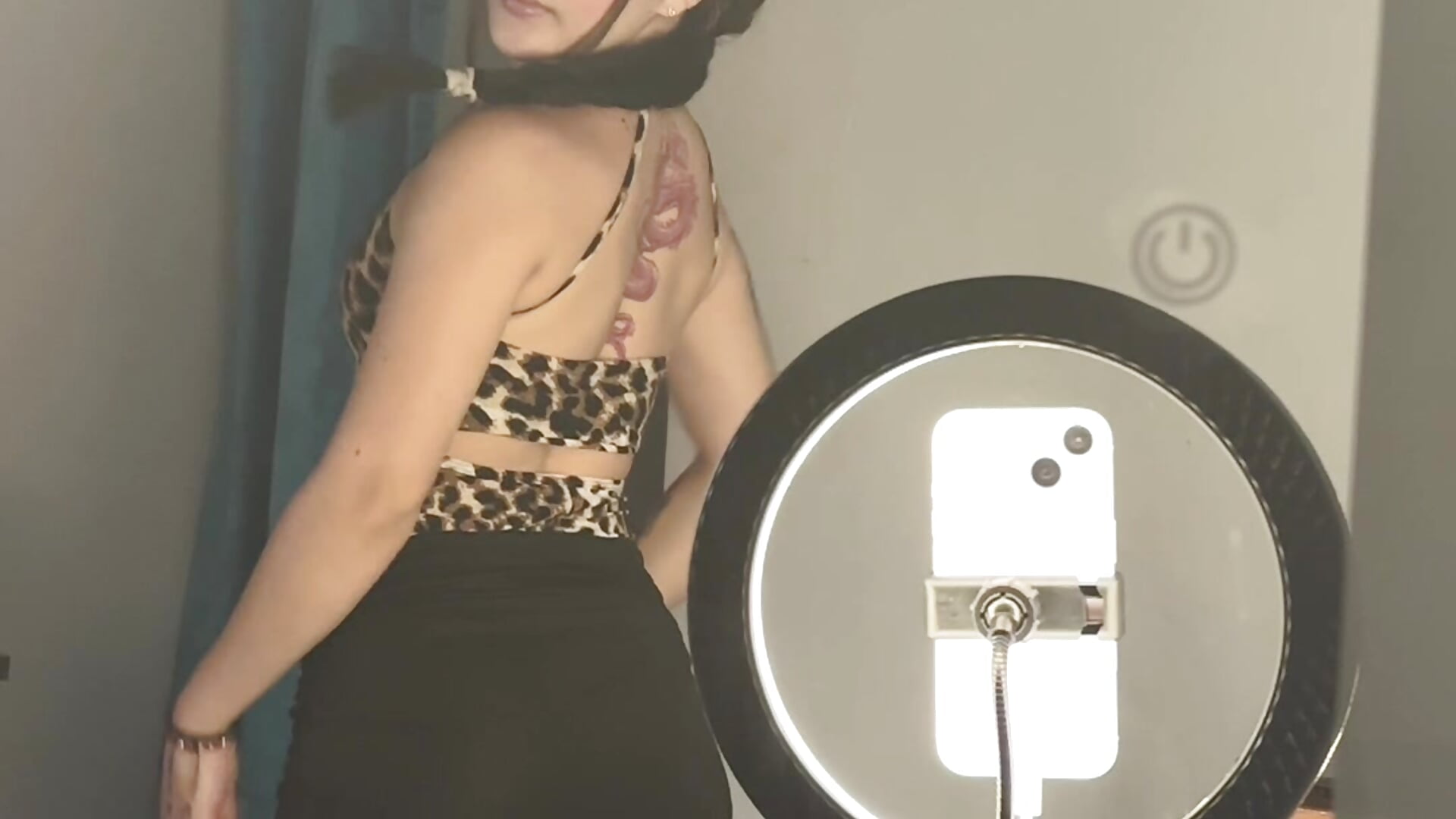 Grrrr🐆🤎 — filmik Paulet_Johnson, modela(-lki) na kamerkach