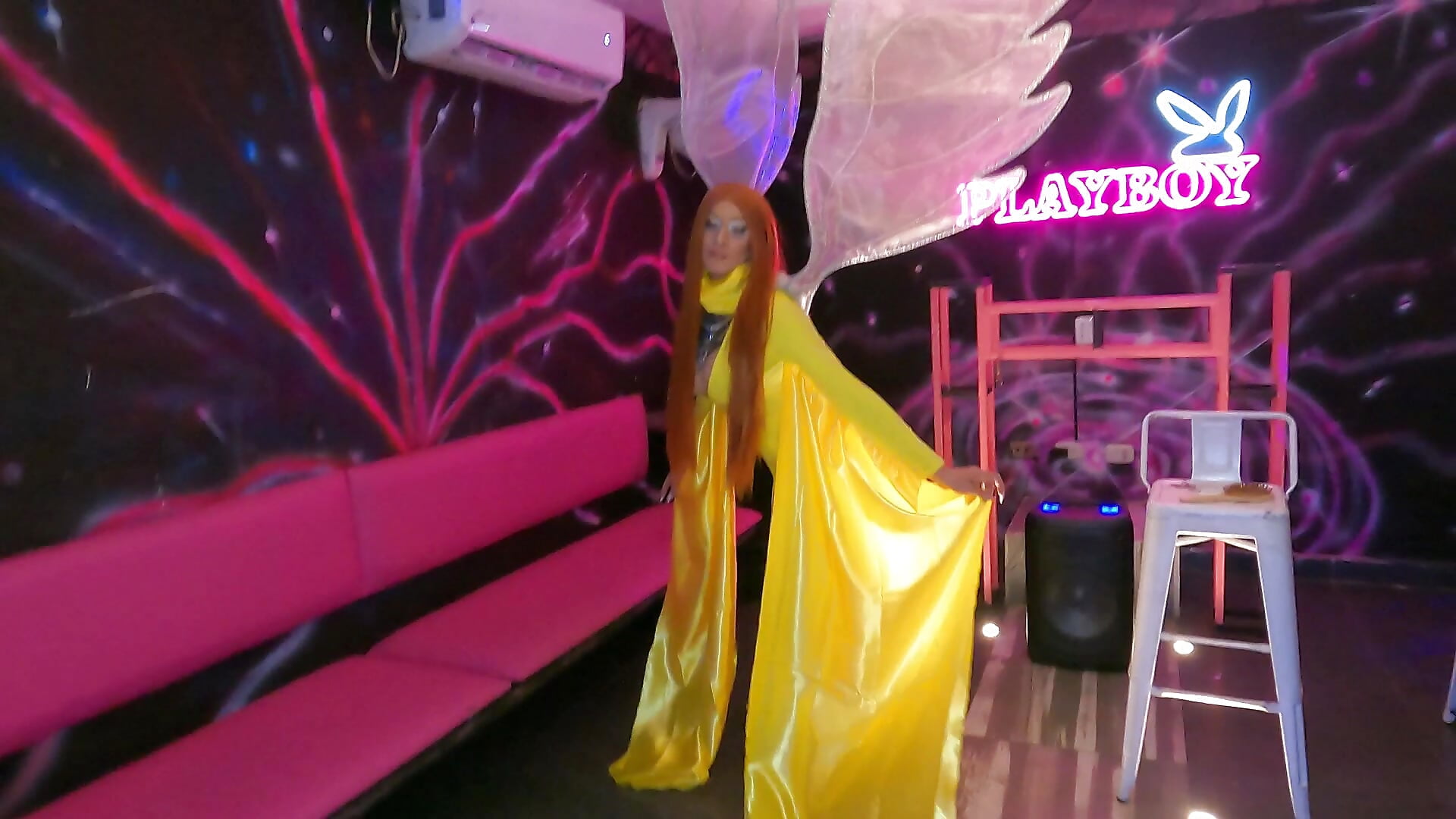 Your queen in yellow🔥💛 - Vídeo de MaiaMadisson1, modelo de vídeos