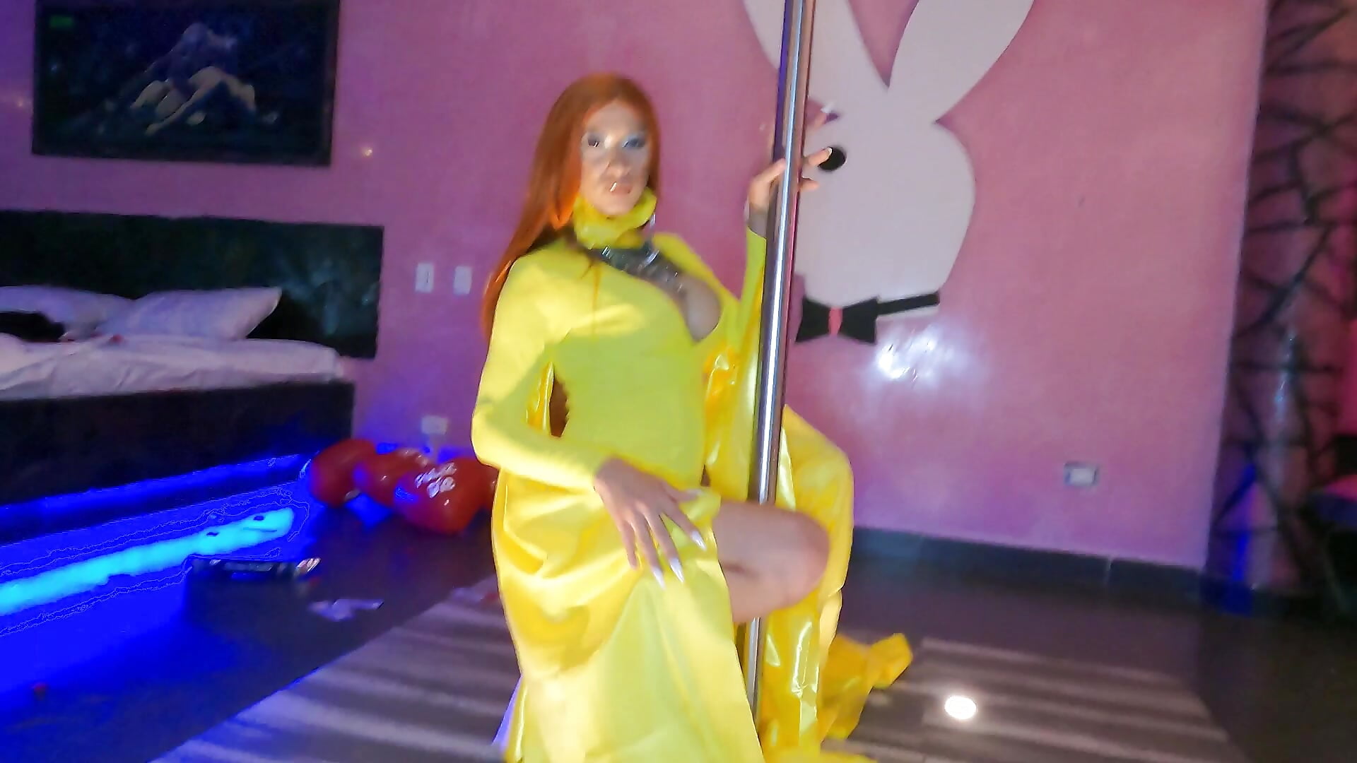 Yellow queen🔥💛✨ - Vídeo de MaiaMadisson1, modelo de vídeos