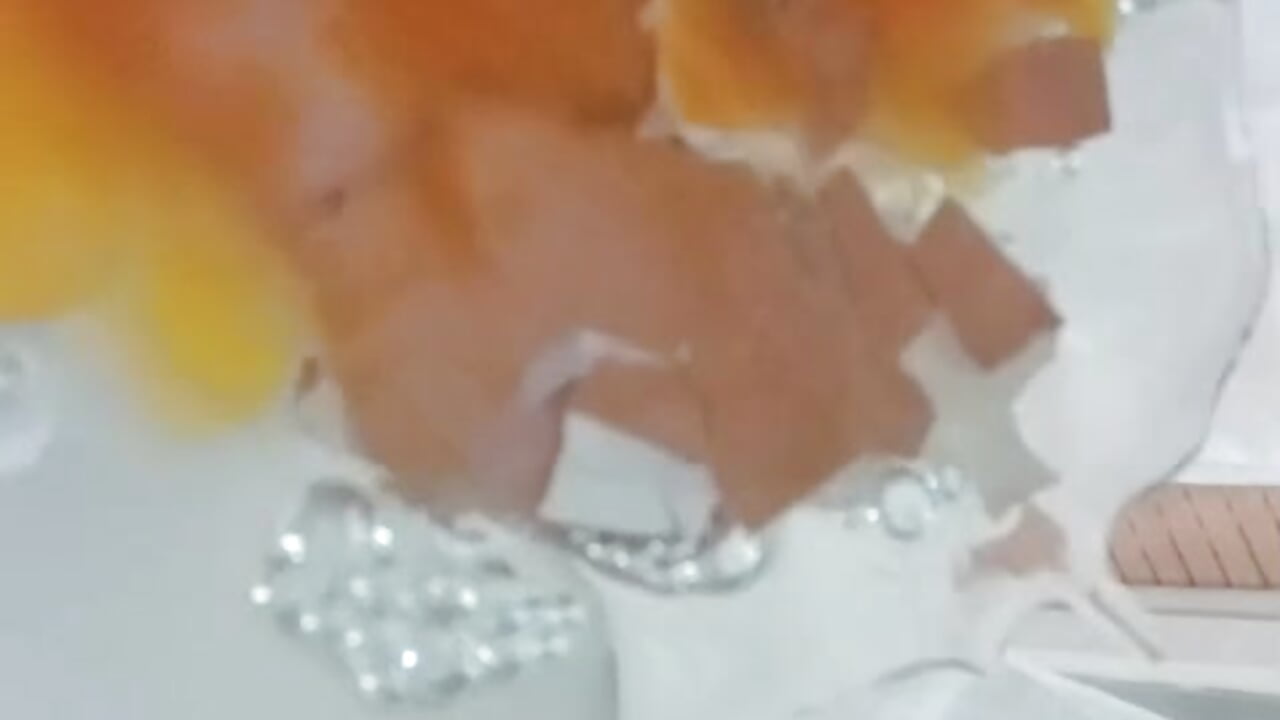 I CRUSH THE EGGS WITH MY FEET/SCHIACCIO LE UOVA CON I PIEDI.😏💦🥵