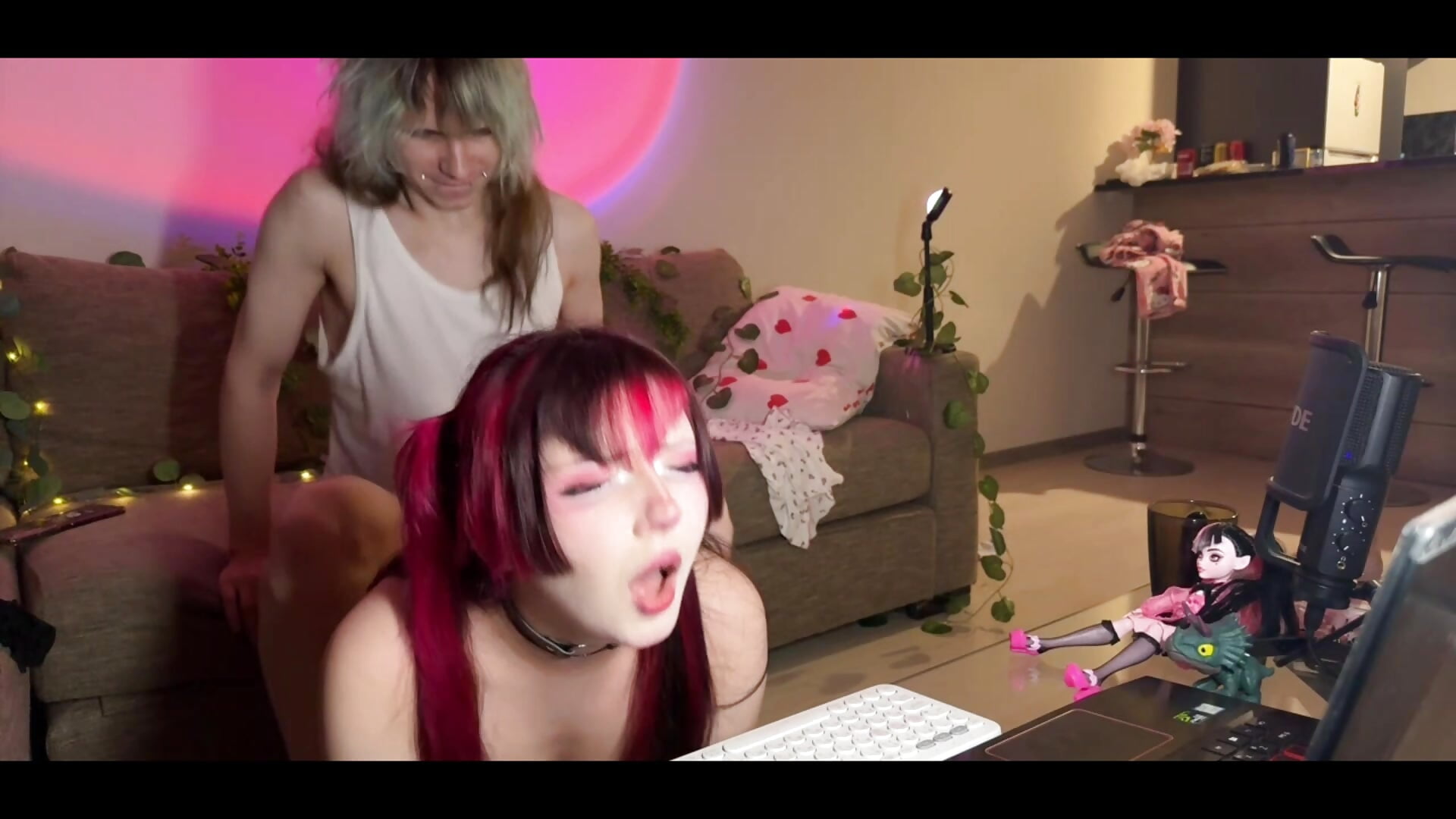 DOGGY DTYLE FACE ON CAMERA
