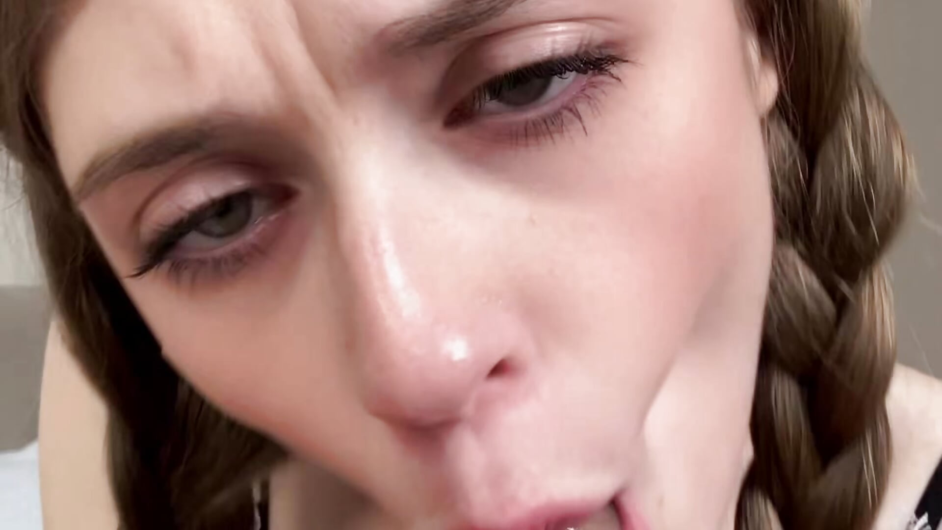 Suck Dildo - فيديو من hakulissa موديل الكام