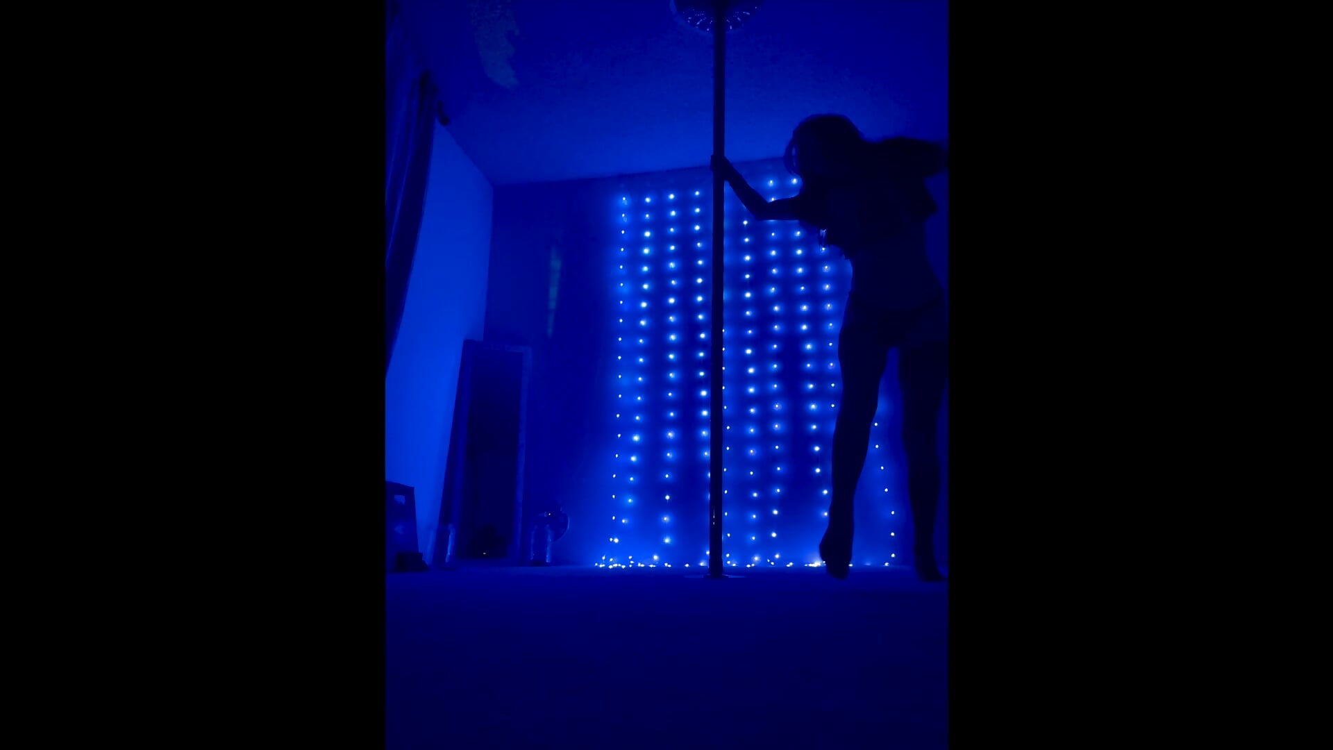 Moody Pole Flow by Lacey *SFW - video by SusieandLacey cam model