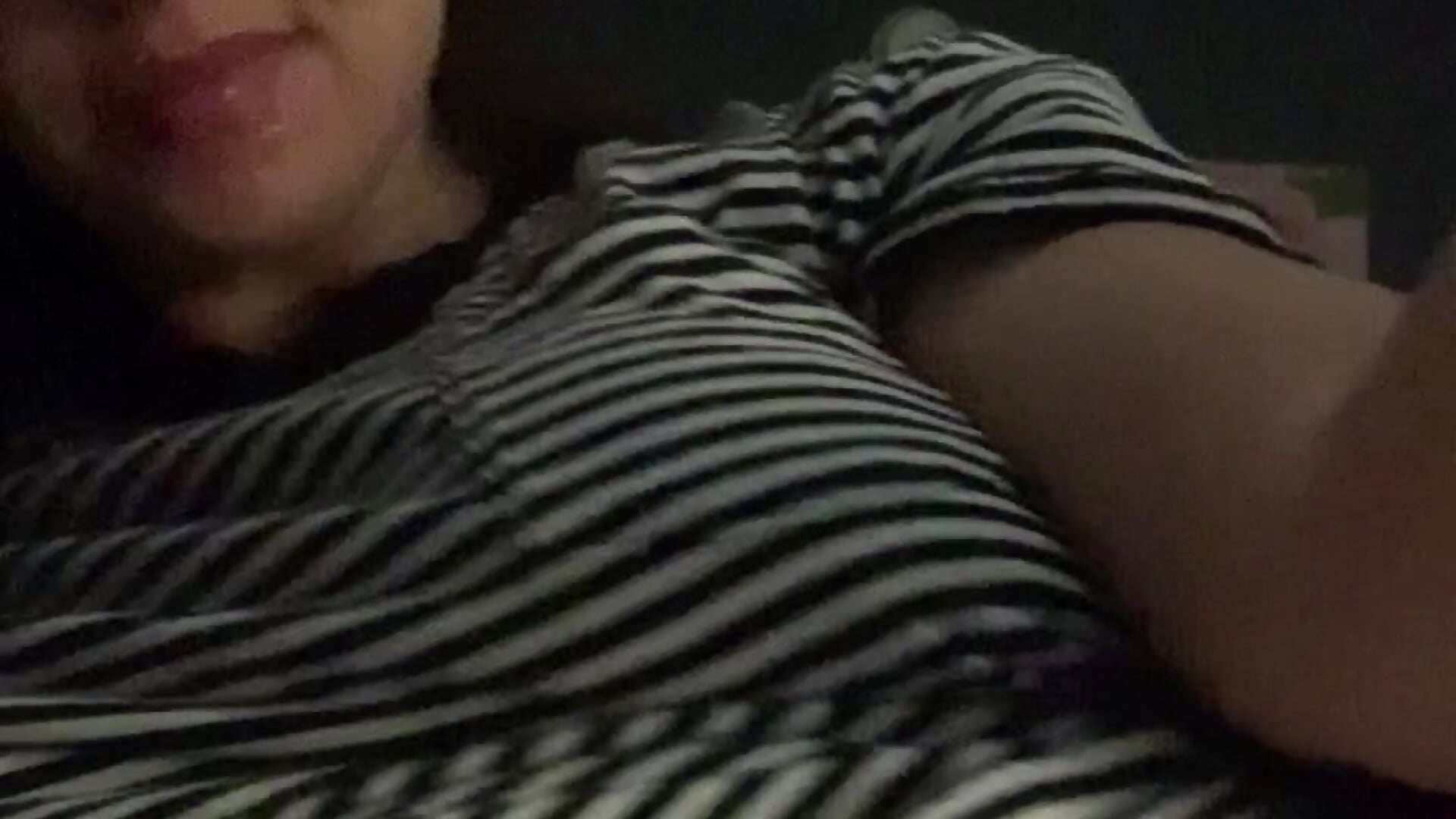 Finger my pussy freshly shaved – video af Simonelovely
