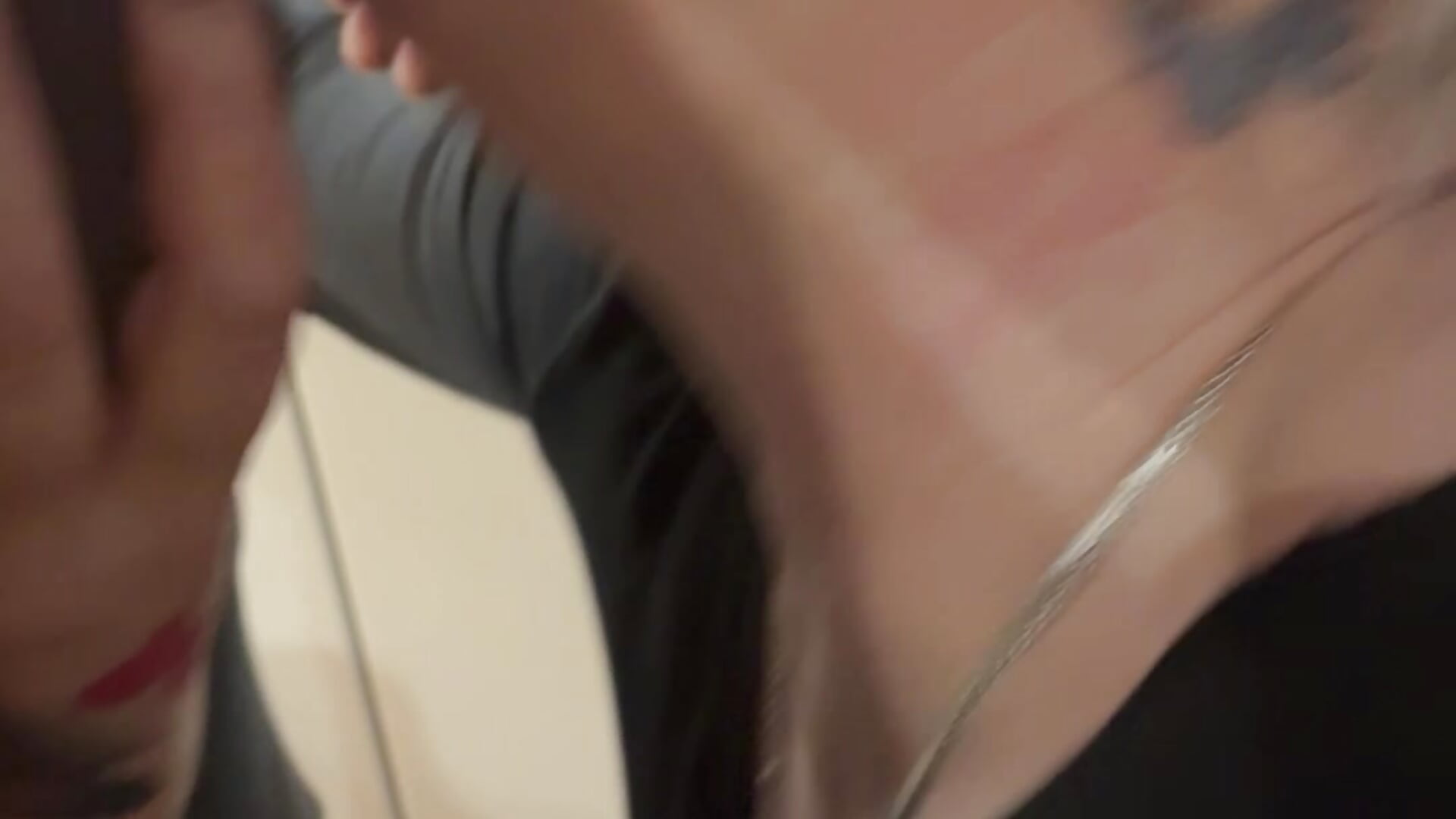 He loves choking me with his bbc 💦 - Vídeo de Curvy-Cleo, modelo de vídeos