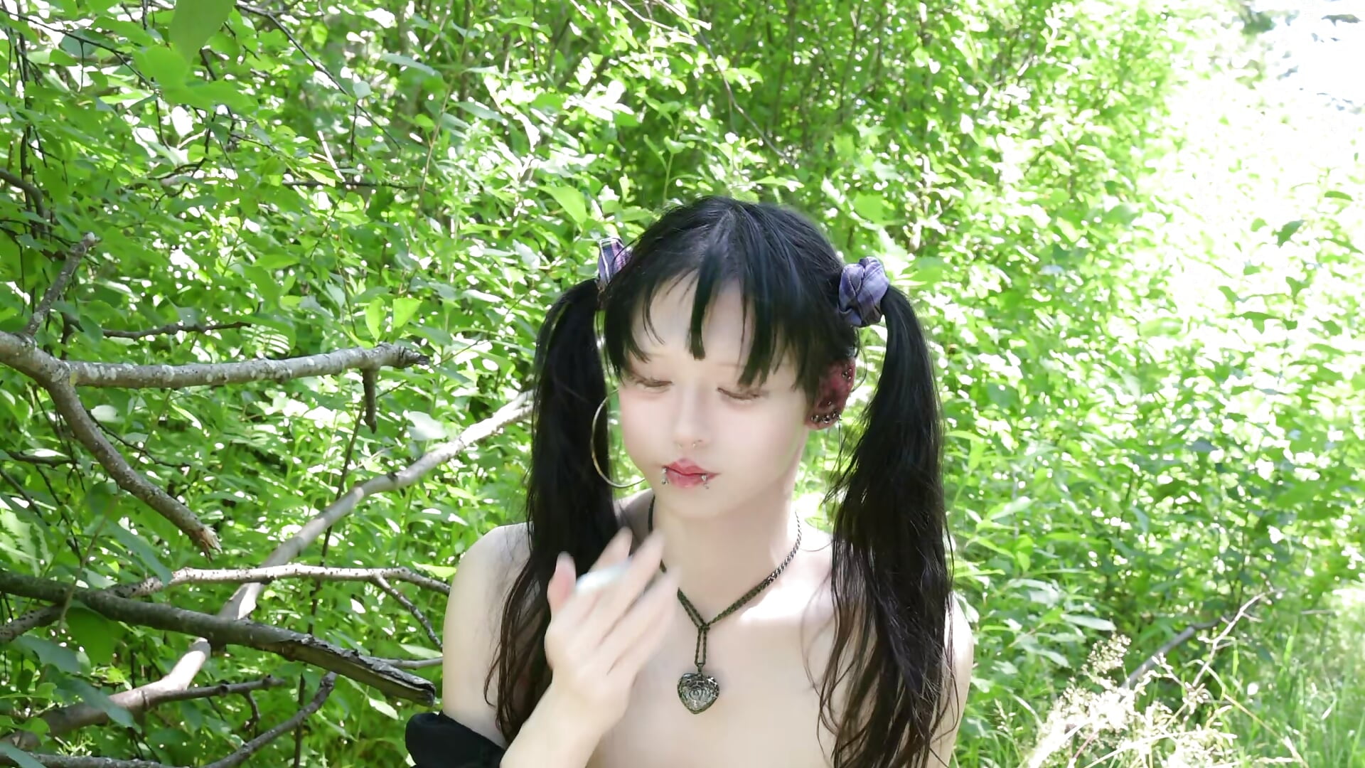 Goth Sissy outdoor smoke handsfree cum - video van crocodile8964 cam-model