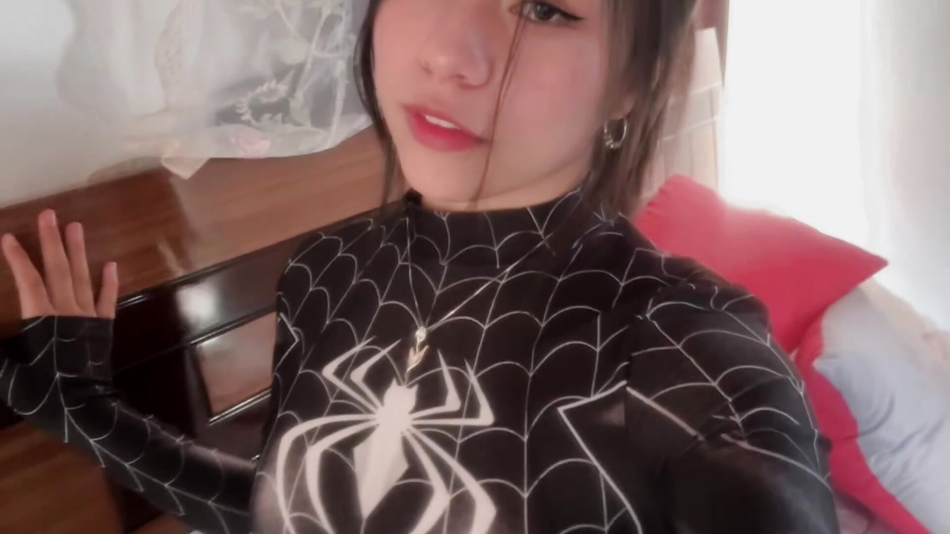 I Am your spider girl - video di -Selene- modella di cam