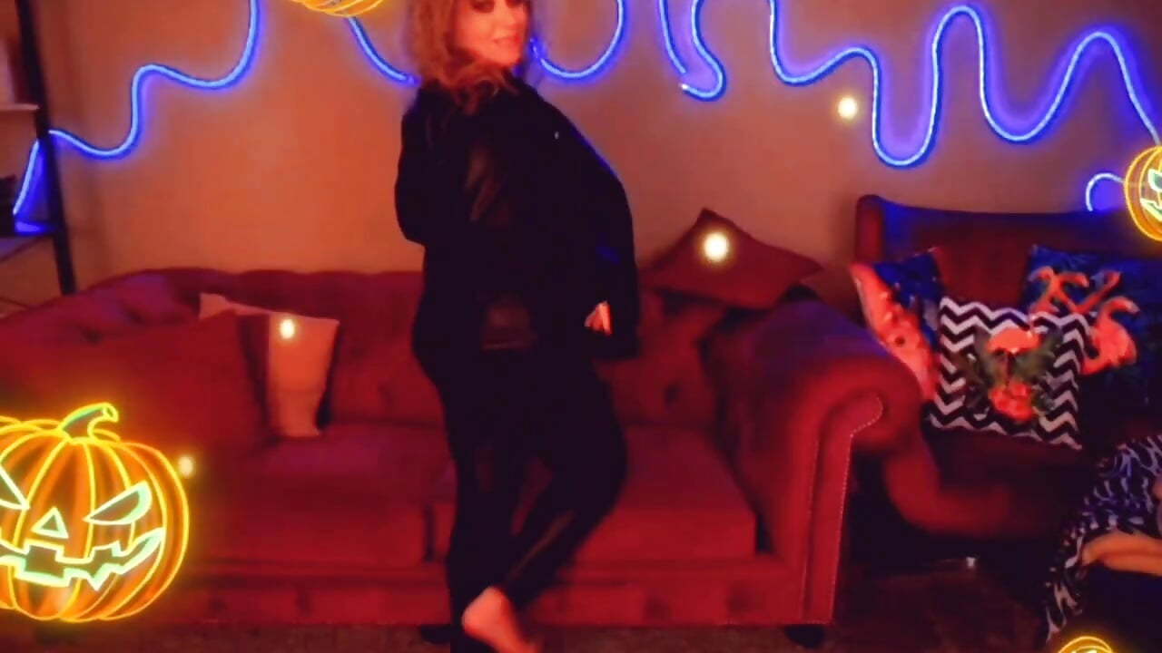 Trick or Treat - video od modelky/modela CandyLadyyy
