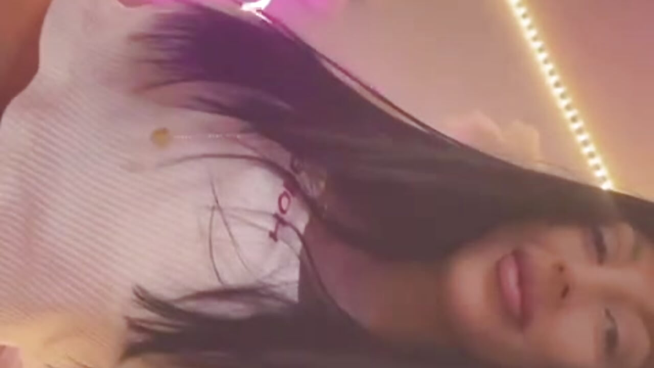 muah👅 - video by thaisaa cam model