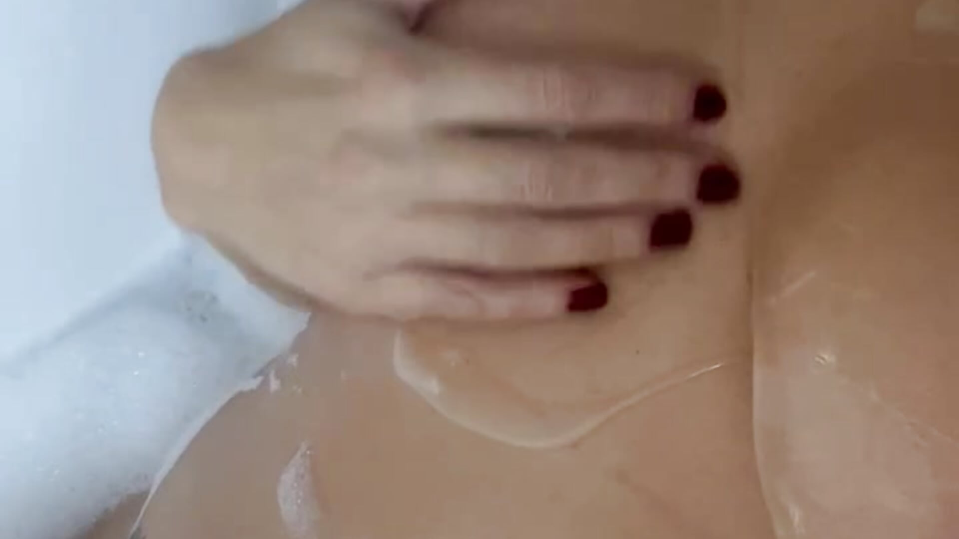 Getting show ready - soapy tits — filmik Milf_Stacey