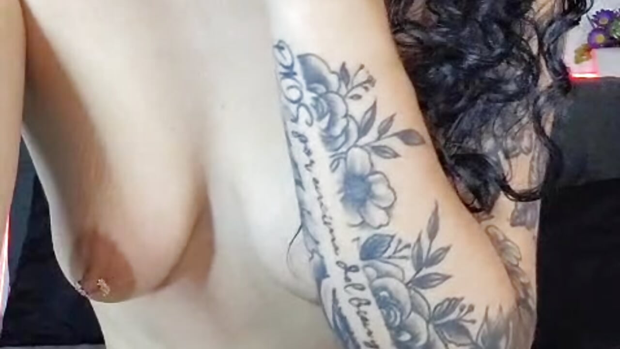 PLAYING FOR A WHILE 🔥 - video by mia_velvet1 cam model