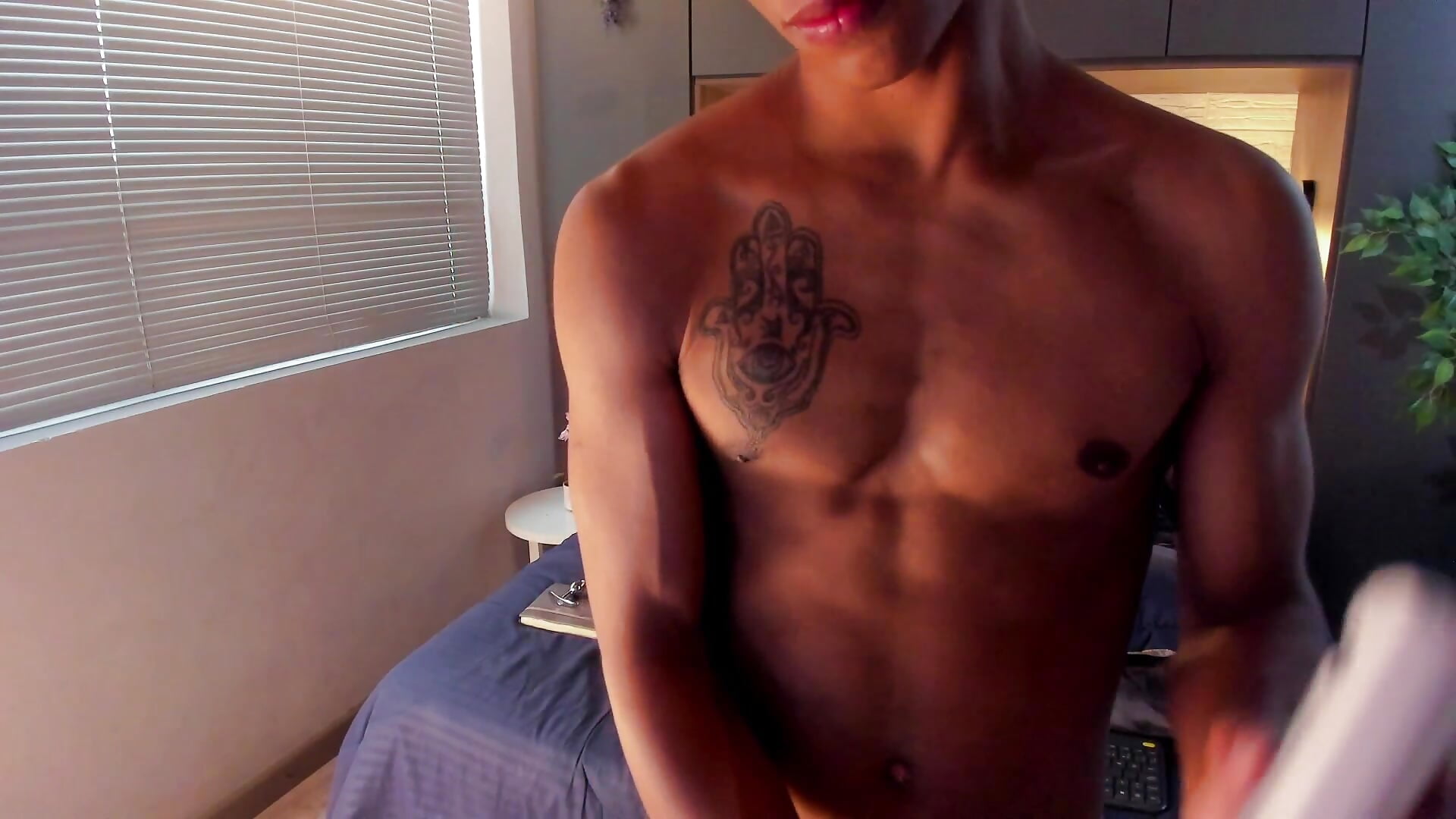 Tattoo - vidéo du modèle de showcams labrinthteasing